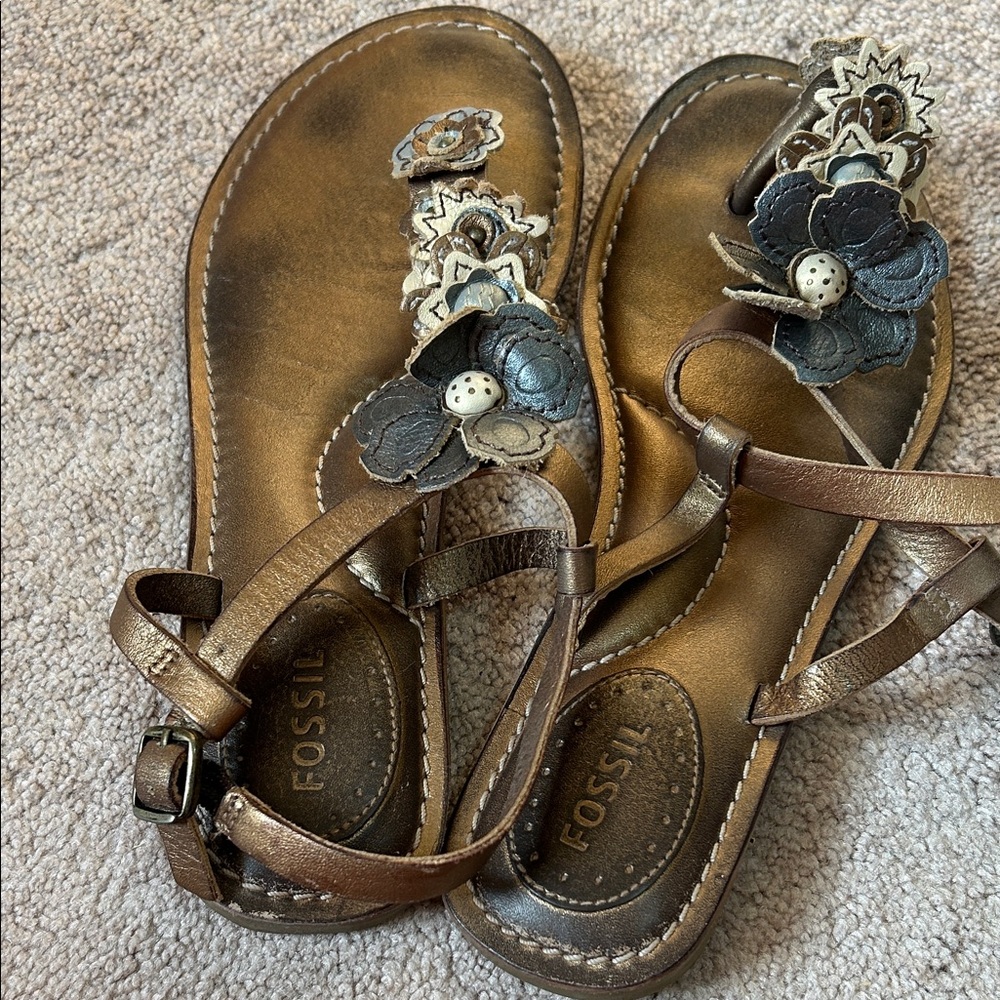 Fossil Gold and Silver Leather Sandals with Floral Design size 7